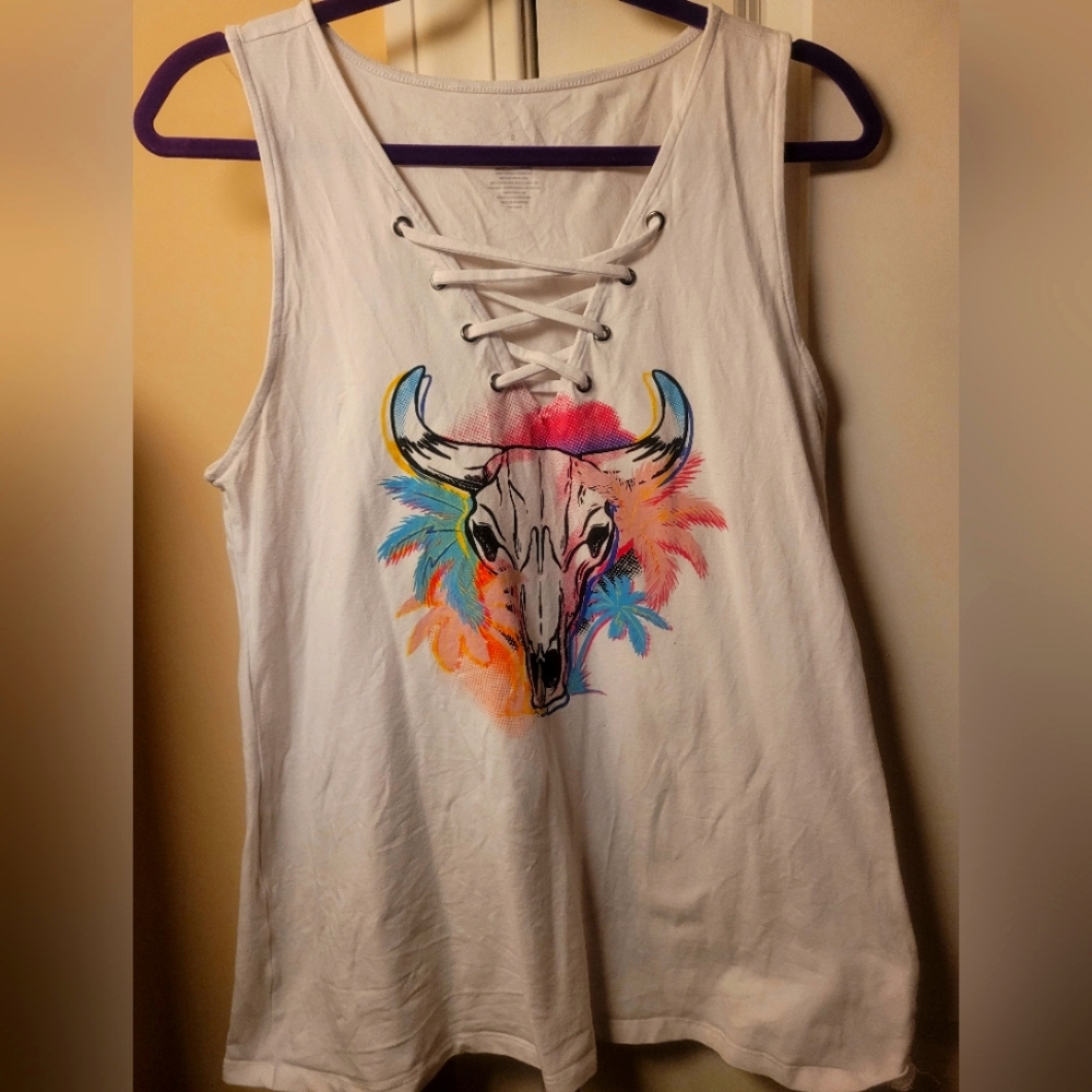 Size 2 Torrid White Skull Graphic Tank Top